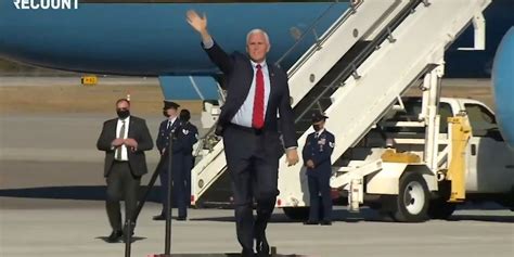 Mike Pence Running And Clapping At The Same Time Indy100