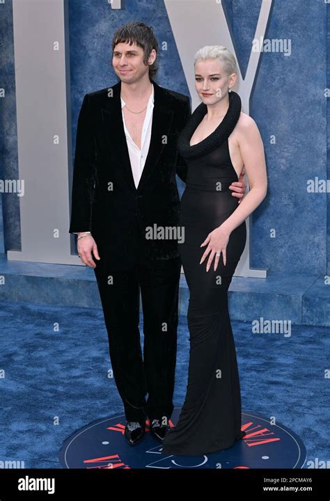 Julia Garner And Mark Foster At The 2023 Vanity Fair Oscar Party At The