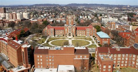Knoxvilles 225th Ut Began As One Professor College In 1794