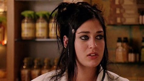 Lizzie Caplan Says Janis Ian Was A Mean Girl