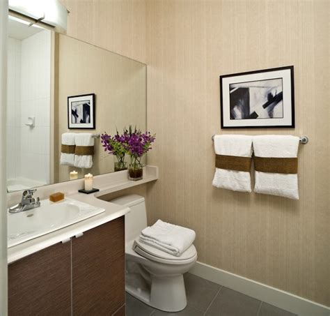 You can always add in a few pops of color with towels and accessories. Design Ideas to Make the Most of a Small Bathroom