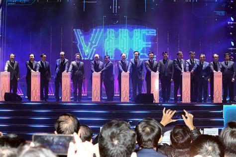 Loading the chords for 'demi negara yang tercinta: Inovasi demi Hasrat Satu Negara Viet Nam yang Kuat