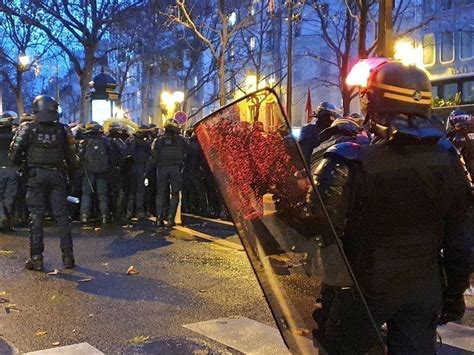 Marchons pour les libertés, les droits et pour une république sociale et démocratique. Marche des Libertés à Paris : des milliers de manifestants ...