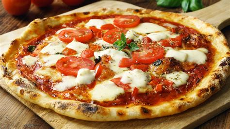 The Secret To Using Fresh Mozzarella When Making Pizza