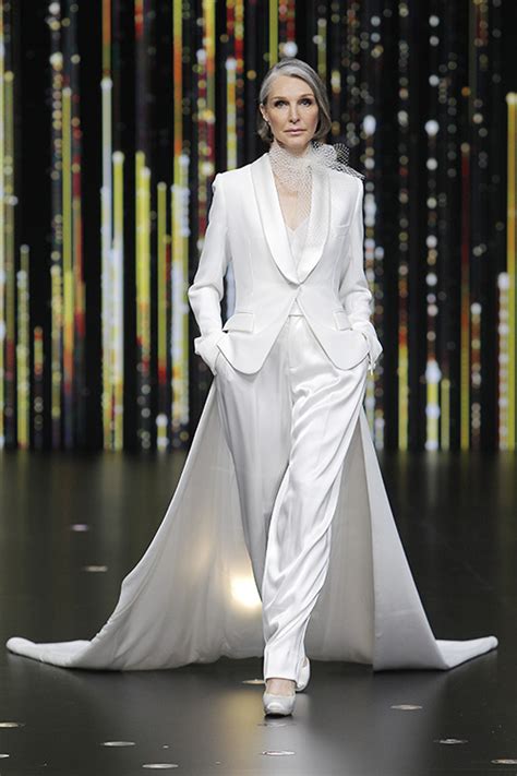 Check spelling or type a new query. Abiti da sposa con pantaloni 2020: ecco le tendenze dell'anno