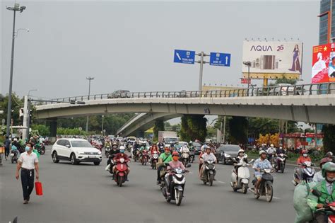 57 f2 là người trong khu trọ phải cách ly tại nơi cư trú. TPHCM: Đường ra bến xe, sân bay vắng vẻ lạ thường dù cao ...
