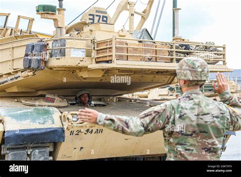 M1a2 Abrams Tank Crewman Hi Res Stock Photography And Images Alamy