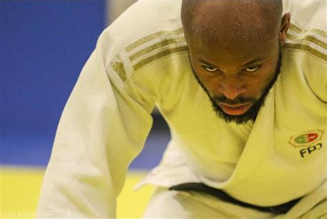 Maybe you would like to learn more about one of these? Judoca Jorge Fonseca que ofereceu medalha a aluna ...