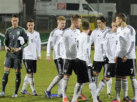 Aktueller kader der deutschen nationalmannschaft für die europameisterschaft 2008 in österreich und der schweiz und für alle anderen europameisterschaften. U19 EM-Qualifikation » News » U19-Junioren als ...