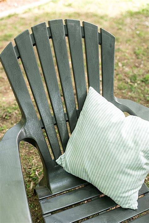 Spray each chair with a thin coat of spray paint. Should You Spray Paint Your Plastic Chairs? | Painting ...