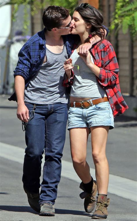 Josh Hutcherson And New Girlfriend Pack On The Pda E Online Au