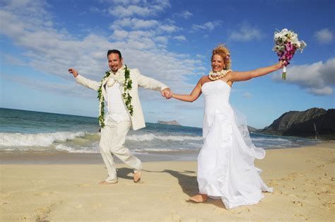 The purpose of getting beach wedding permits in hawaii is to Affordable Barefoot Hawaii Beach Wedding in Oahu and Kauai ...