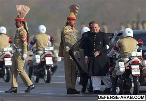 باكستان تقدم عرضا عسكريا واسع النطاق فى اسلام اباد Arab Defense