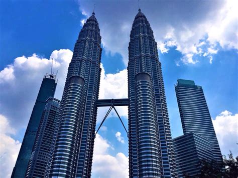 Although other buildings such as the sears tower have higher occupied floors. Petronas Twin Towers in City Center, Kuala Lumpur - Drift Soul