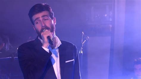 Tra le canzoni più suonate , o surdato 'nnammuratoè una delle più famose canzoni in lingua napoletana;il testo scritto da aniello califano e musicato da enrico cannio nel 1915,descrive la tristezza di un soldato che combatte al fronte durante la prima guerra mondiale e che soffre per la lontanan. O Surdato Nnammurato - Lorenzo Licitra - YouTube