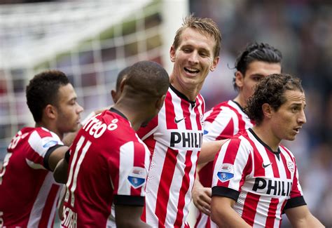 They have played in the eredivisie for a total of 16 seasons, reaching sixth place in 2015. PSV behoudt maximale score, Ajax en PEC Zwolle onderuit - NRC