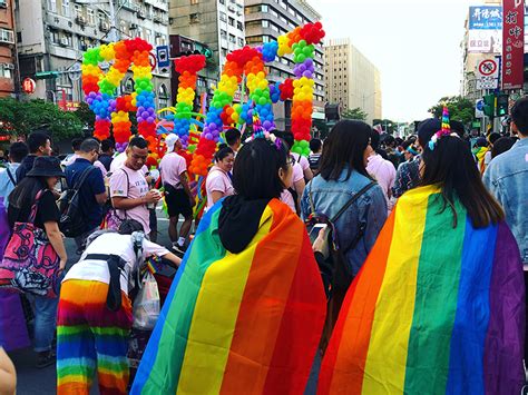 Record Breaking 137000 Marche The Taipei Pride Parade Sunpride