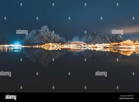 Fiordo Reine Hi Res Stock Photography And Images Alamy