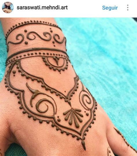 Henna has spread throughout the world, making a lasting looking at an arab tattoo and a mehndi, you can clearly see a difference. Henna tattoo | Henna tattoo vorlagen, Henna tattoo ...