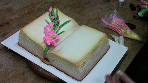 Gladiolas in Buttercream / Cake Decorating - YouTube