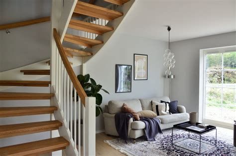 Tangga yang disebut sebagai handrailing ini terlihat seperti hanya satu garis tanpa penopang. 7 Model Tangga Rumah Minimalis Yang Unik