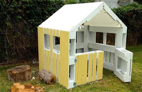 Construire une cabane en palette : DIY : 5 étapes pour la fabrication d'une cabane avec des ...