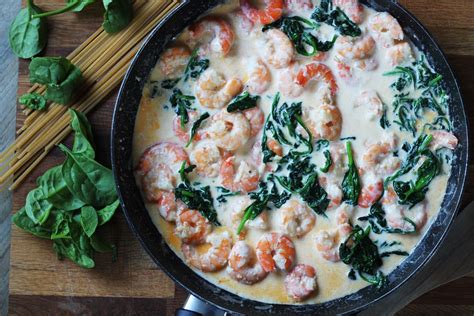 Pâtes aux crevettes à lail et épinards
