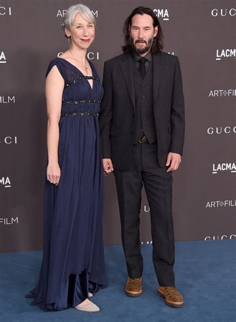 Keanu Reeves Assume Primeira Namorada Depois De 20 Anos Quem Quem News