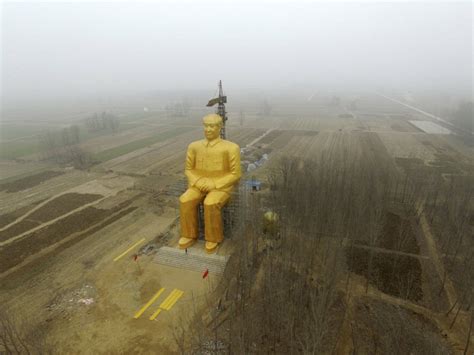 Cina Abbattuta Statua Gigante D Oro Di Mao Mancavano I Permessi La Repubblica