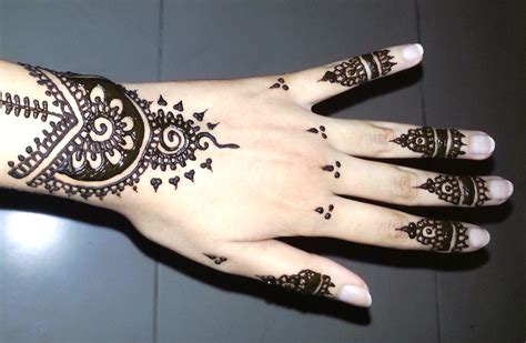 These best henna tattoos are cute, easy and traditional. 70 Impressive Henna Tattoo Designs - Mens Craze