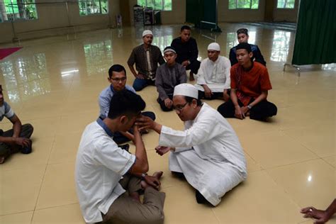 Ayat ruqyah pengusir jin dalam tubuh pagar rumah dan keluarga. Jasa Ruqyah Maros - WA 0852 9875 7050 Ruqyah Rumah