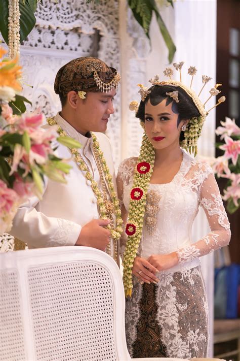 Wedding Ceremony In Javanese Tradition Akad Nikah Dengan Adat Jawa Kebaya Tenun Songket