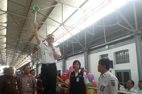 Perlintasan kereta api unik klampok brebes hari jumat tanggal 2 agustus 2019, saya bersama pak imron berkesempatan merevisit perlintasan kereta api desa. Jadwal KA Kaligung Semarang-Brebes Ditambah 2 Trip ...