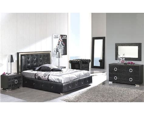 Here some great bedroom set designs have the modern bedroom sets are nothing different from the regular bedroom sets apart from the so having white bedroom sets or black bedroom sets may not always be a good choice. Modern Bedroom Set Valencia in Black Made in Spain 33B251