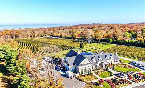 6 Wineries In Long Island New York That You Need To Check Out This Fall