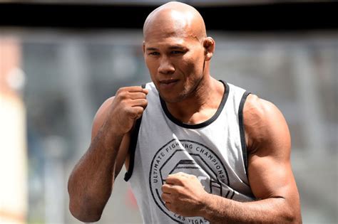 Briga de jacarés no campo de golf, jacaré vs jacaré, jacaré x jacaré. Jacare Souza signs new eight-fight deal with UFC ahead of ...