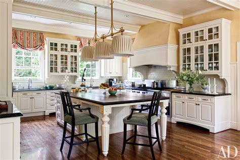 25 Black Countertops to Inspire Your Kitchen Renovation | Black kitchen