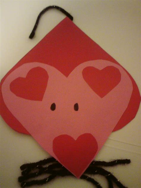 Alla hjärtans dag har sitt ursprung i de traditioner som uppstod kring firandet av helgonet sankt valentine i det medeltida frankrike och storbritannien. Johannas pysselhörna: februari 2011