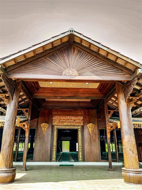 Seni bina masjid di malaysia. Dibina Di Tengah 'Pulau', Ini Kisah Di Sebalik Seni Bina ...
