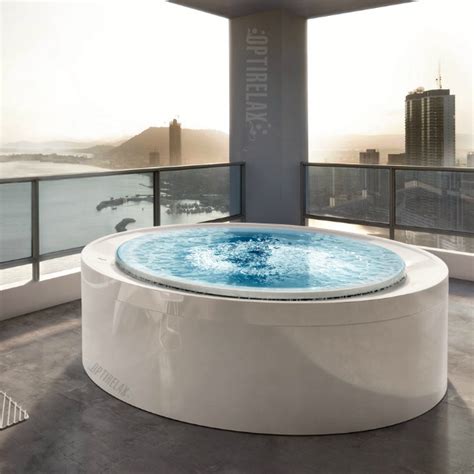 Die neuesten designs von whirlpools verfügen über zwei separate düsen und zwei separate whirlpools. Runde Badewanne freistehend aufgestellt - OPTIRELAX® Blog
