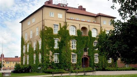 In 1995, kristianstad university moved into the present main campus. Låga löner avskräcker från lärarutbildningar | Sverige, Platser, Landskap