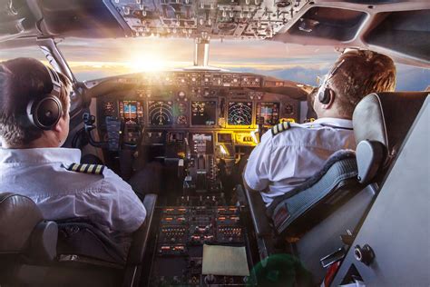 The Main Pros And Cons Of Being An Airline Pilot