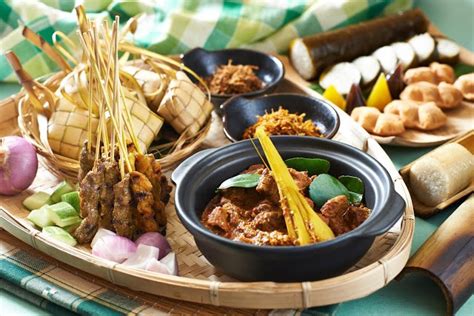 Makanan tradisional selalunya dihidangkan sepanjang musim perayaan seperti hari raya aidilfitri dan aidiladha bagi kaum melayu, tahun baru cina bagi kaum cina, dan deepavali bagi kaum india. AIDILFITRI INDULGENCE AT MELTING POT @ CONCORDE KUALA ...