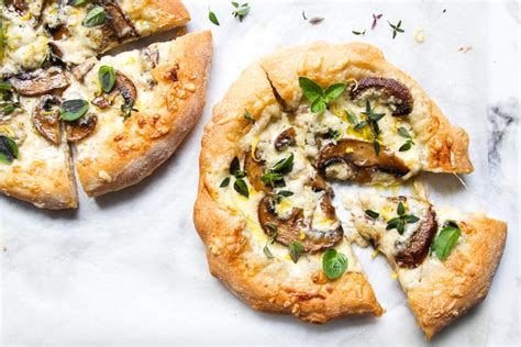 Mushroom And Cheese Pizza No Precooking Shrooms Carbgirl