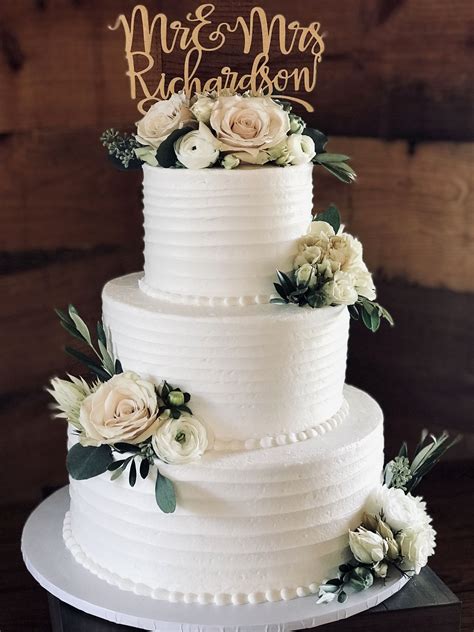 Rustic wedding cake sharonhutkocakes | Simple wedding cake, Floral