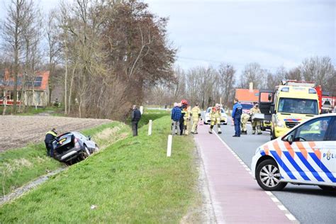 Probeer dan drontenonderneemt gratis uit, klik op lid worden. Auto belandt in sloot, Lisdoddeweg Dronten