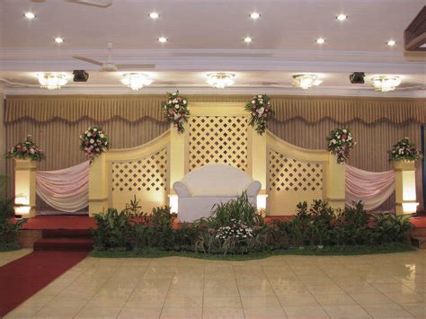 Pengantin wanita tradisi busana pengantin solo terinspirasi dari busana para bangsawan dan raja keraton kasunanan surakarta dan istana mangkunegaran, jawa tengah. Welcome to my blog: Price + Contoh Dekorasi Pengantin