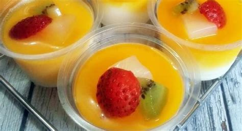 Masukkan agar agar tanpa rasa, air, susu kental manis, garam, vanili bubuk dan. Resep Puding Sutra Buah Cantik Enak Lembut Lumer Di Mulut ...