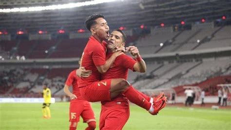 Mola tv punya beragam konten streaming, termasuk sepakbola. Live Streaming Mola Tv / TVRI Timnas Indonesia vs Malaysia ...