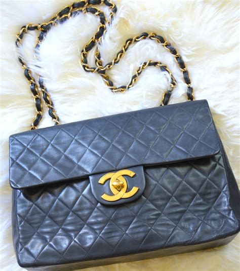 Bag Review What Fits In A Vintage Chanel Maxi Jumbo Cc Flap Lollipuff